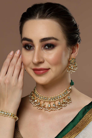 White And Gold Kundan And Pearls Choker Necklace