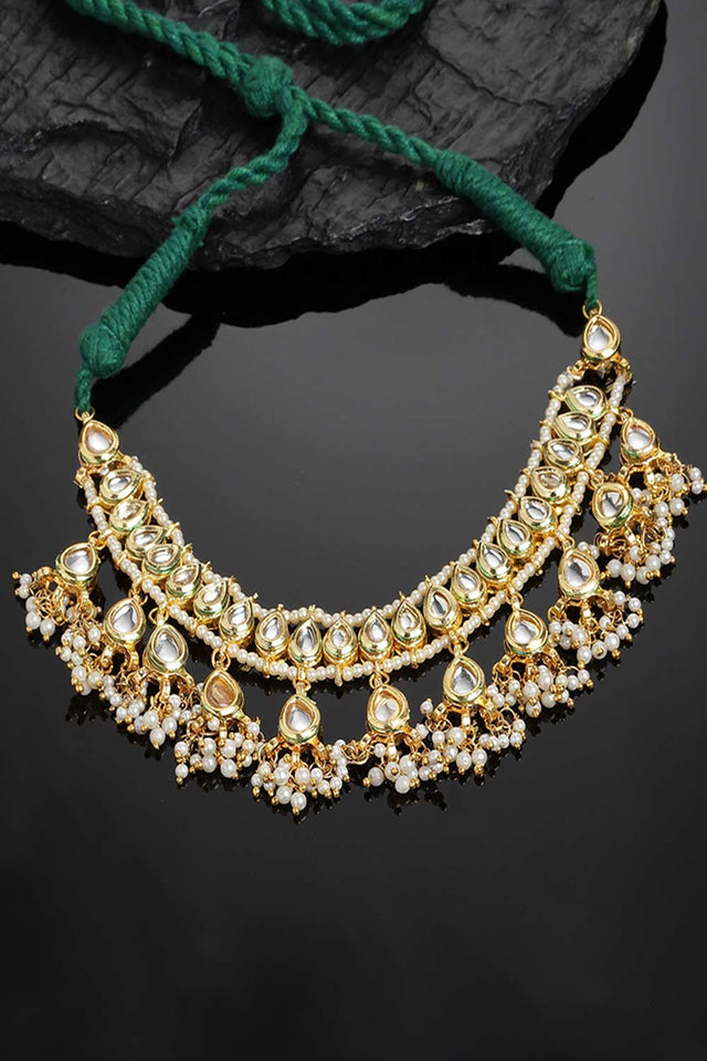 White And Gold Kundan And Pearls Choker Necklace