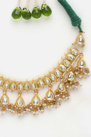 White And Gold Kundan And Pearls Choker Necklace