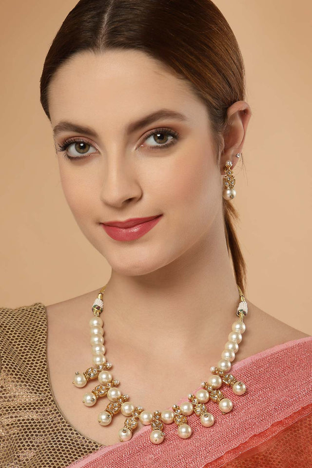 Gold And White Gold-Plated Kundan And Pearls Jewelry Set