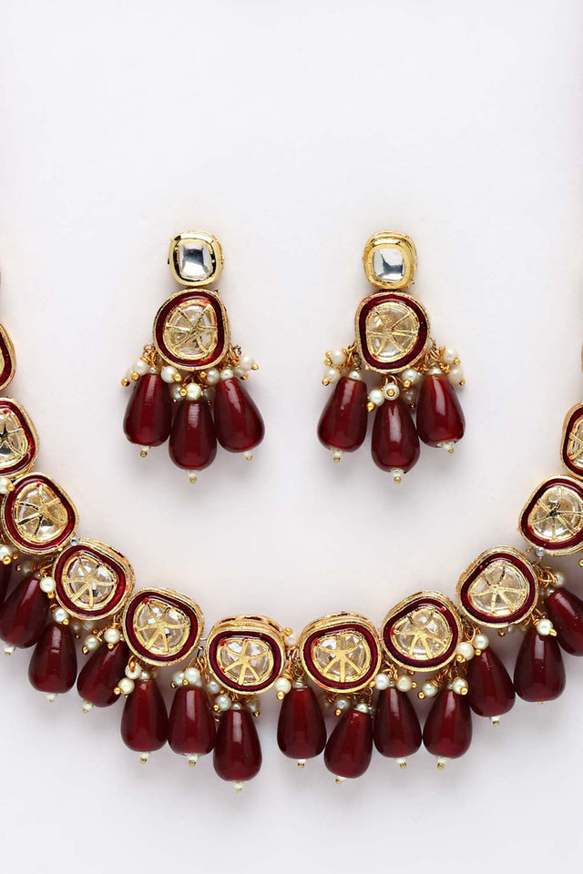Red And Cream Gold-Plated Kundan And Pearls Jewelry Set