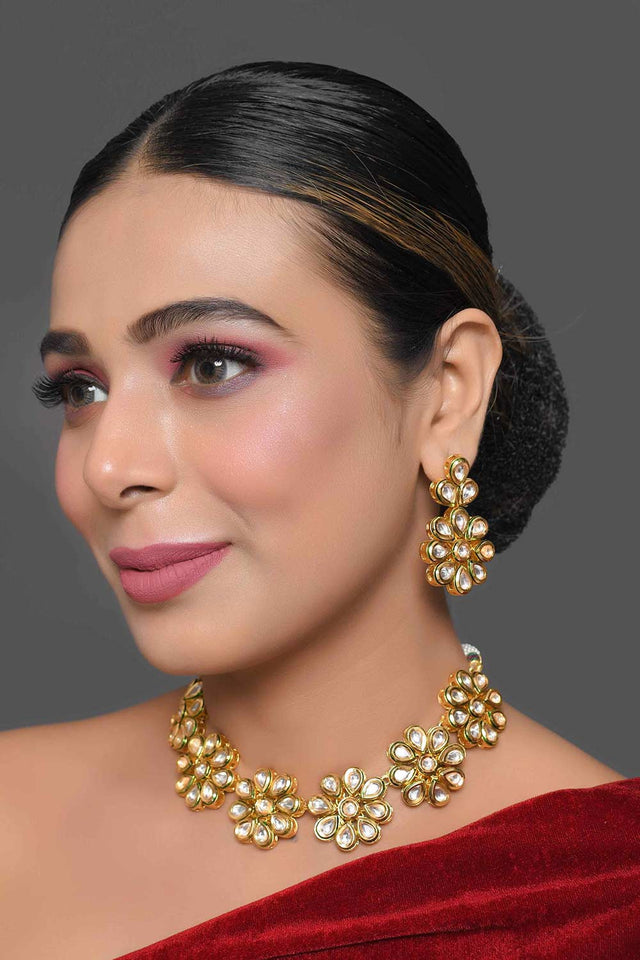 Handcrafted Floral Kundan Necklace With Earrings (FEMBD009)