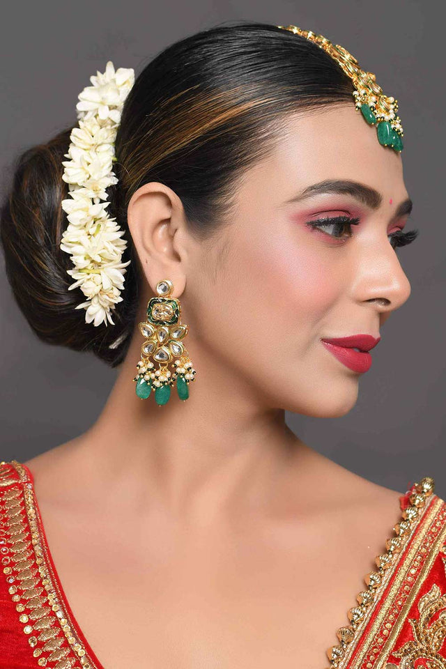 Green Gold Toned Kundan Earrings With Maangtikka (FEMBD016)