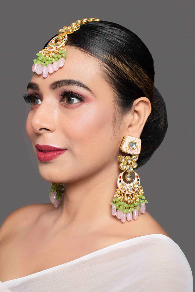 Handcrafted Kundan Earrings With Maangtikka (FEMBD019)