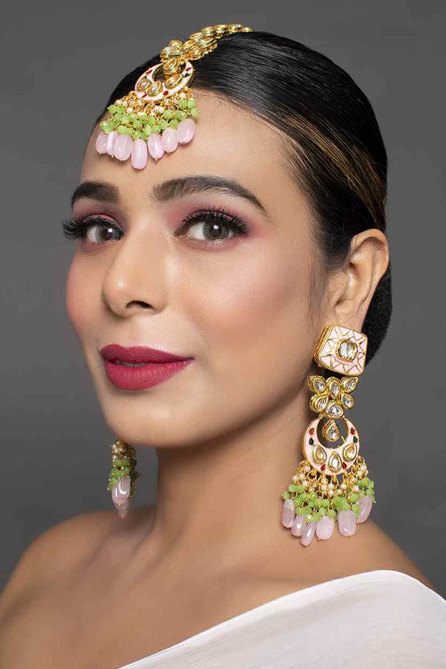 Handcrafted Kundan Earrings With Maangtikka (FEMBD019)