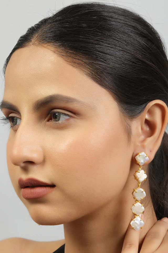 Fresh Water Pearl Long Earrings (FEMCJ002)