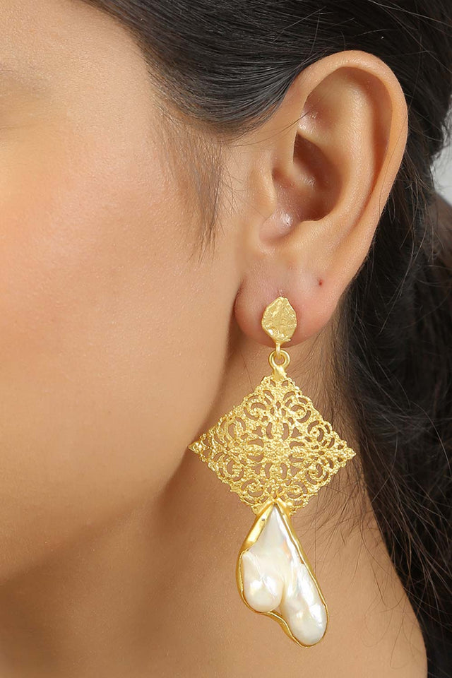 Baroque Pearl Drop Earrings (FEMCJ015)