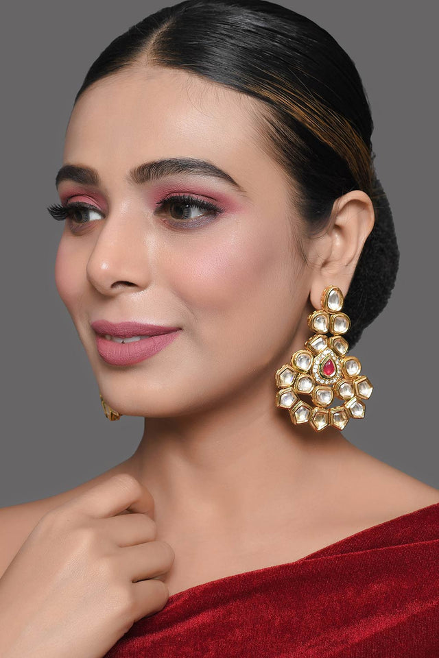 Handcrafted Kundan Studded Gold Toned Earring (FEMDW015)