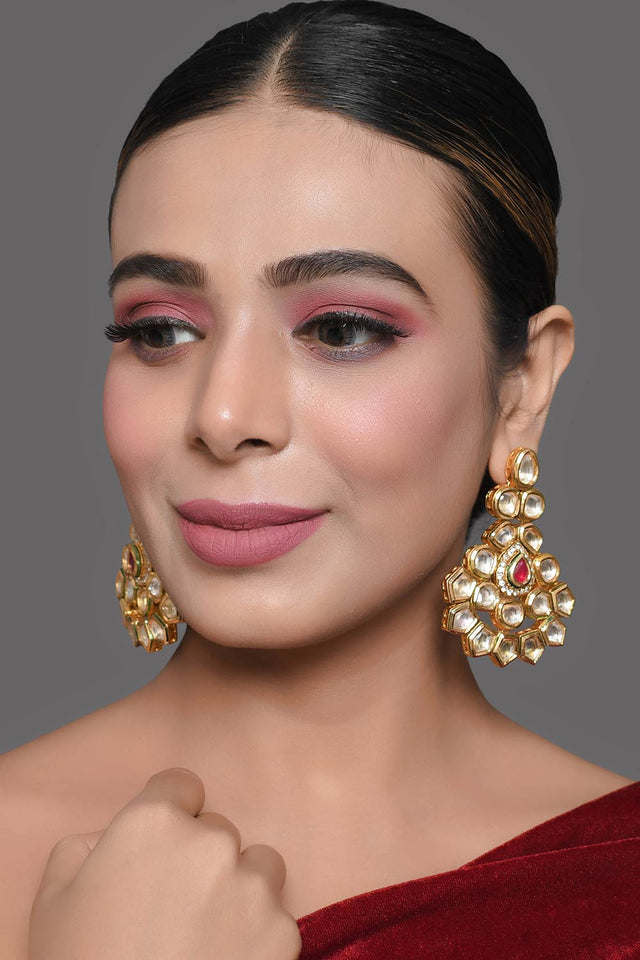 Handcrafted Kundan Studded Gold Toned Earring (FEMDW015)
