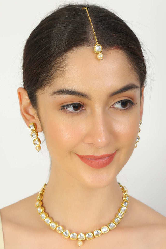 Handcrafted Kundan Necklace With Earrings And Maang Tikka (FEMKD005)