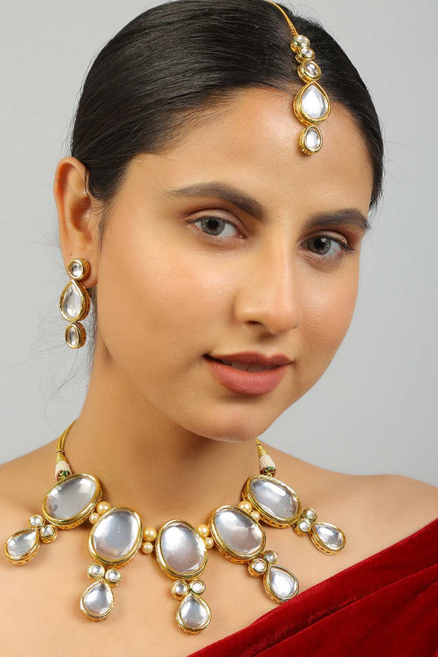 Handcrafted Maharani Kundan Necklace With Earrings And Maang Tikka (FEMKD020)