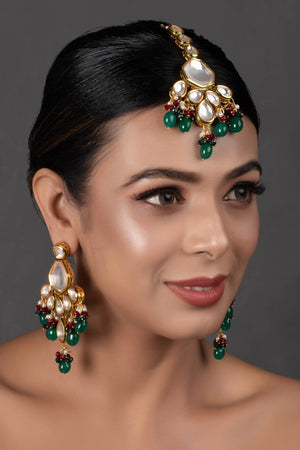 Emerald Beaded Kundan Inspired Mang Tikka With Earrings (FEMMTS008)
