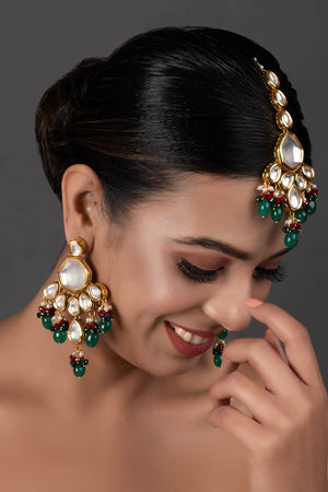 Emerald Beaded Kundan Inspired Mang Tikka With Earrings (FEMMTS008)