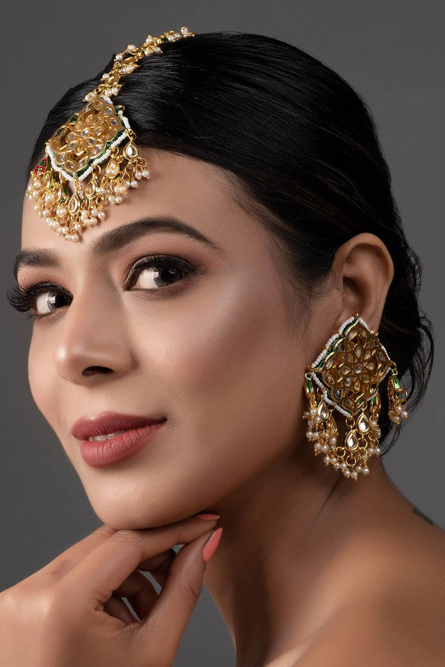 Gold Tone Kundan Inspired Mang Tikka With Earrings (FEMMTS009)