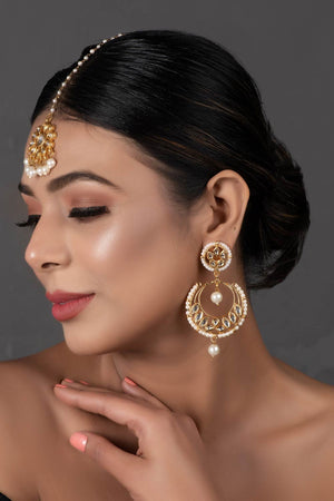 Pearl Beaded Kundan Inspired Mang Tikka With Chandbali (FEMMTS010)