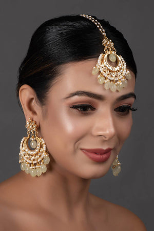 Cream Gold Toned  Kundan Inspired Mang Tikka With Chanbali (FEMMTS012)