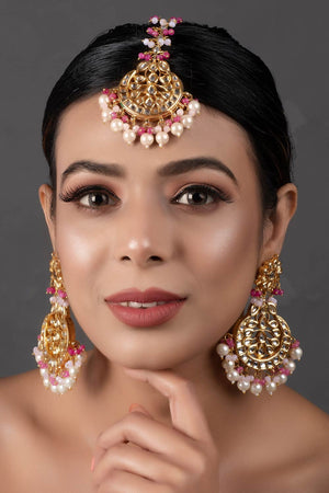 Pearl & Pink Beaded Kundan Handcrafted Mang Tikka With Earrings (FEMMTS013)