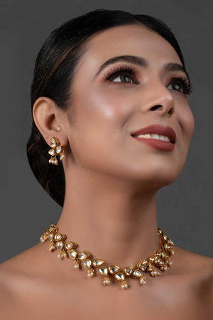 Elegant Tear Drop Shaped Necklace With Earrings (FEMNLC006)