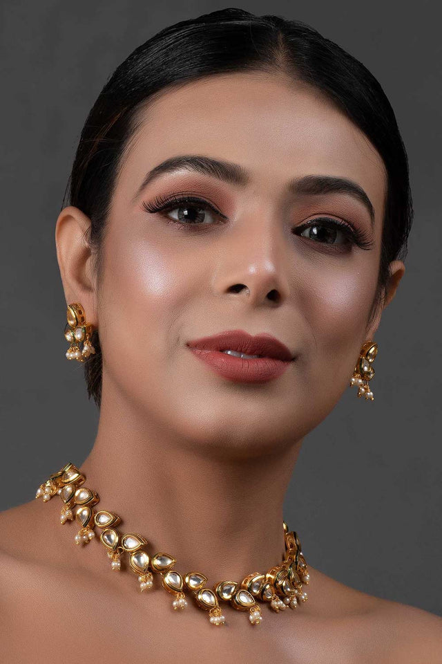 Elegant Tear Drop Shaped Necklace With Earrings (FEMNLC006)