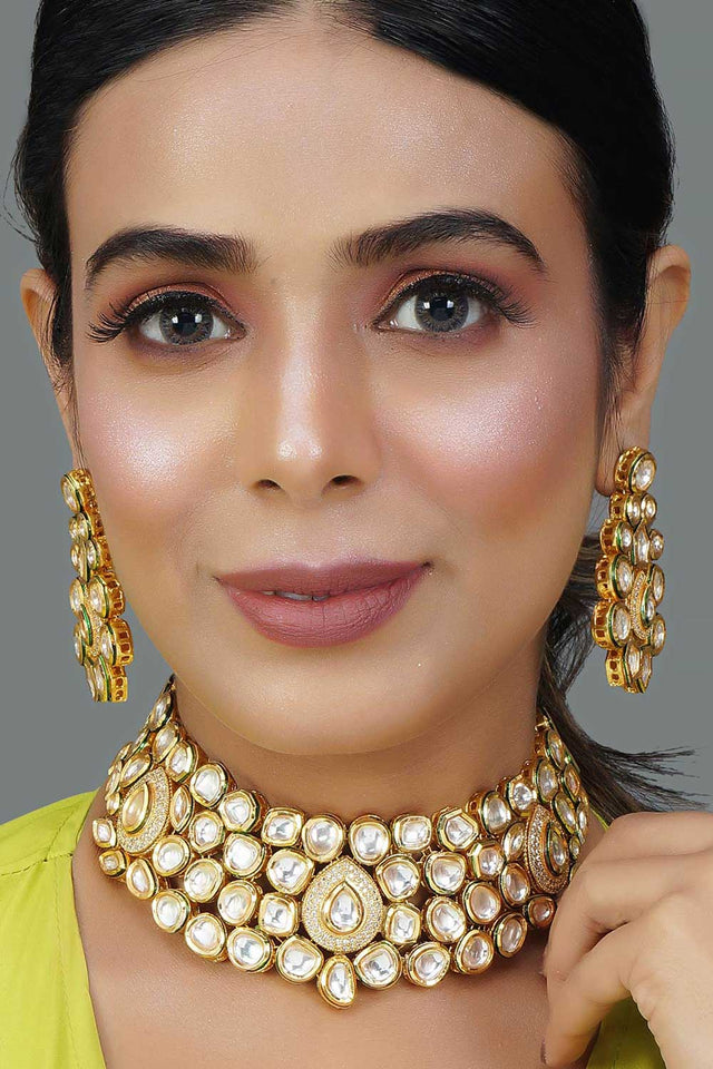 Handcrafted Royal Kundan Necklace Set (FEMNLS038)