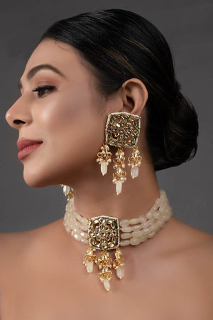 Cream Gold Tone Kundan Choker Set