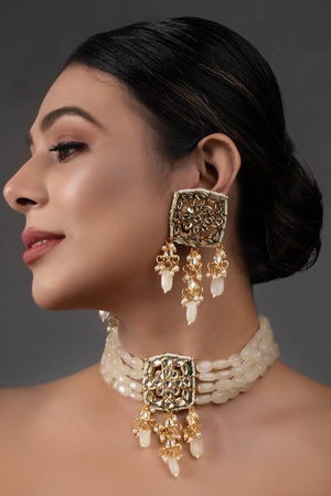 Cream Gold Tone Kundan Choker Set
