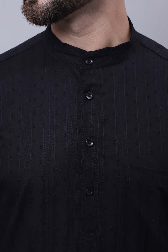 Buy Men's Black Cotton Self Design Long Kurta Top Online - Side