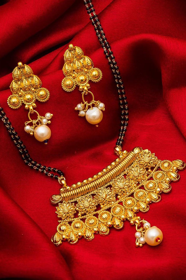  Buy Women's Alloy Mangalsutra Set in Gold Online