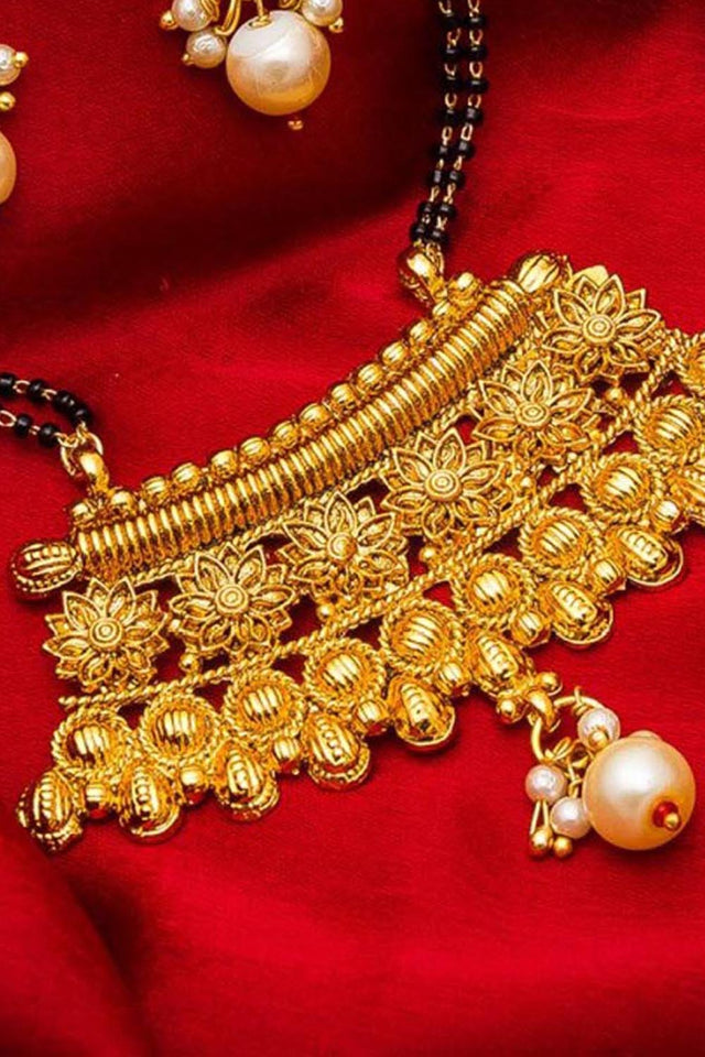 Women's Alloy Mangalsutra Set In Gold