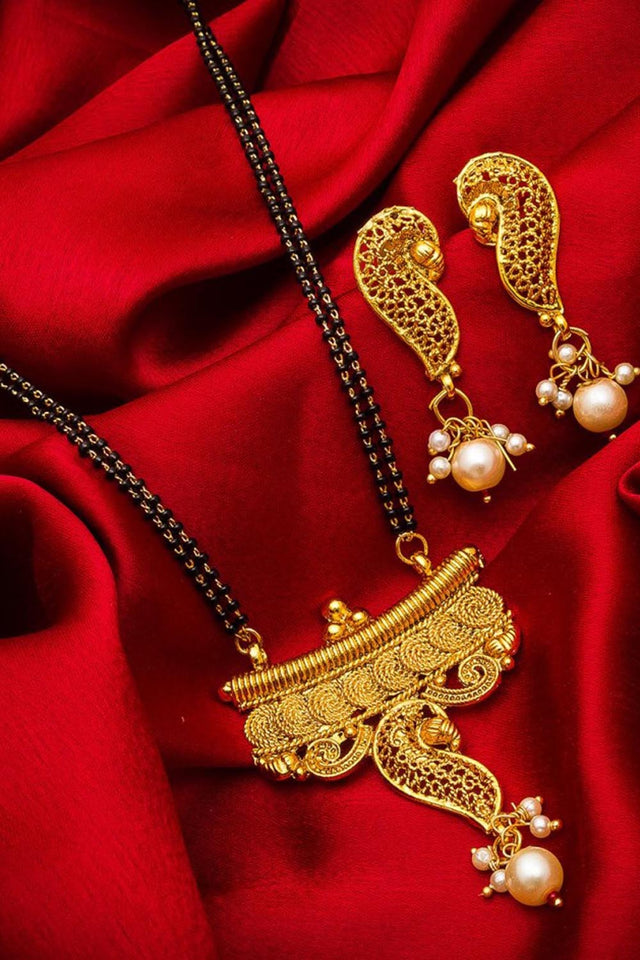  Buy Women's Alloy Mangalsutra Set in Gold Online