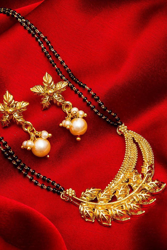  Buy Women's Alloy Mangalsutra Set in Gold Online