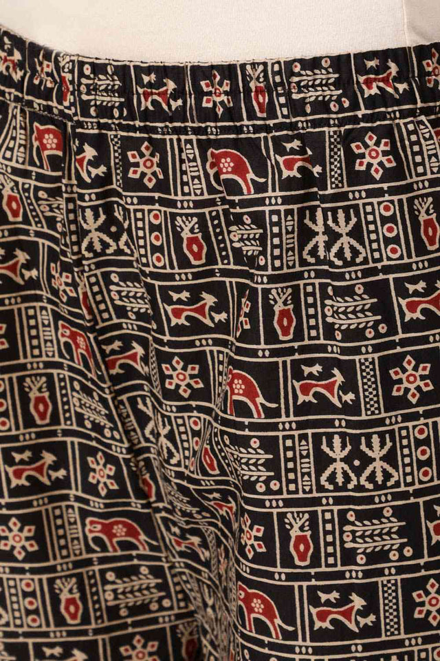 Buy Black Ethnic Printed Straight Palazzo Suit Set Online - Side