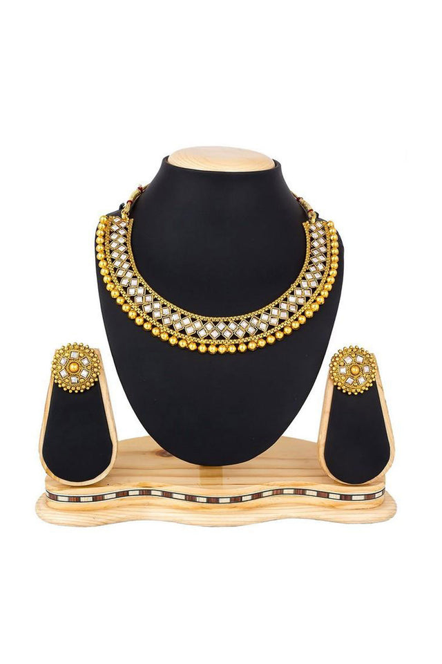 Women's Alloy Necklace Set In Gold And White