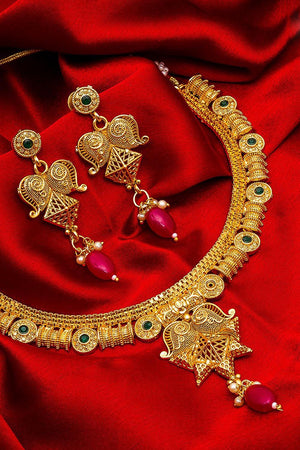 Women's Alloy Necklace Set In Gold