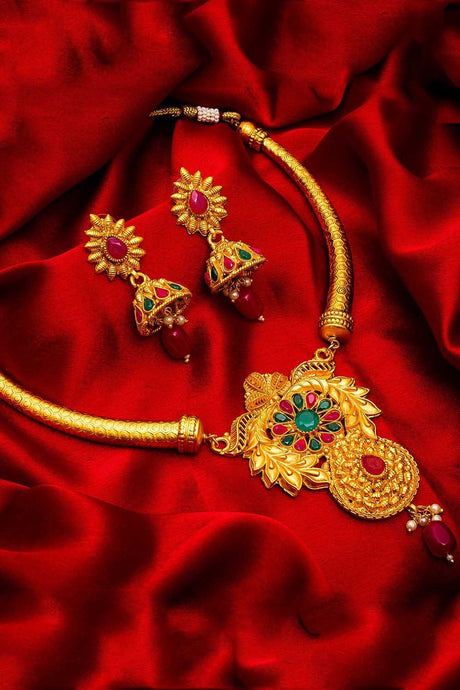 Buy Women's Copper Necklace and Earrings Set in Gold Online