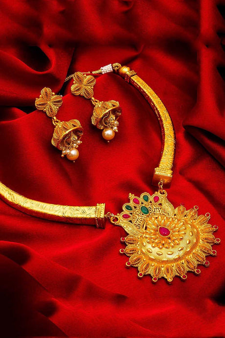 Buy Women's Copper Necklace and Earrings Set in Gold Online