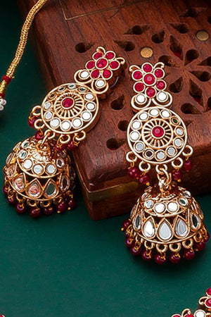 Women's Alloy Choker Necklace Set In Maroon